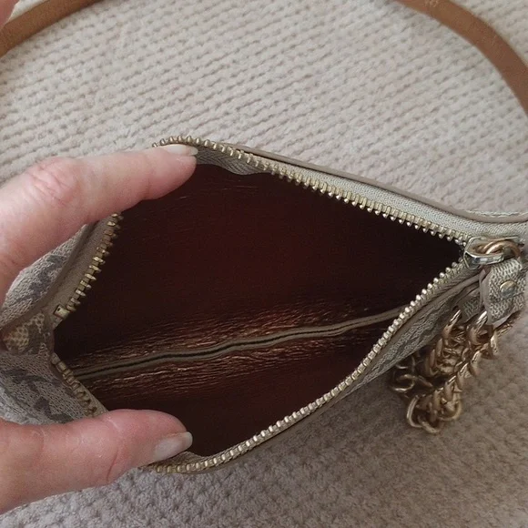 Michael Michael Kors Belt Bag - Picture 4 of 9